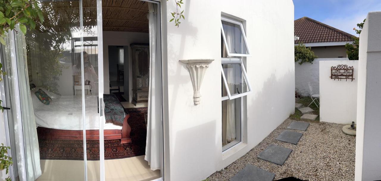 De La Fontaine Guest Cottage And Pool View Luxury Suite Плетенбърг Бей Екстериор снимка