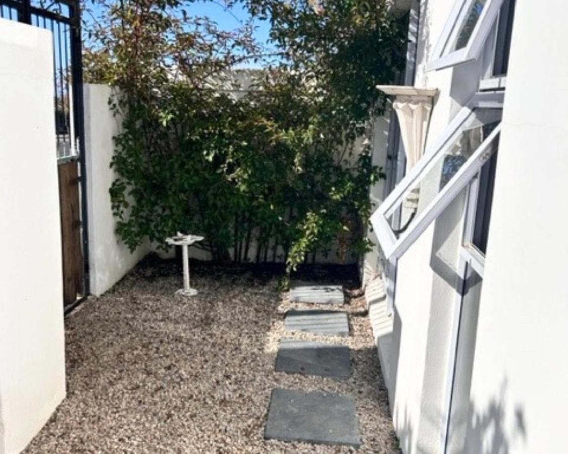 De La Fontaine Guest Cottage And Pool View Luxury Suite Плетенбърг Бей Екстериор снимка