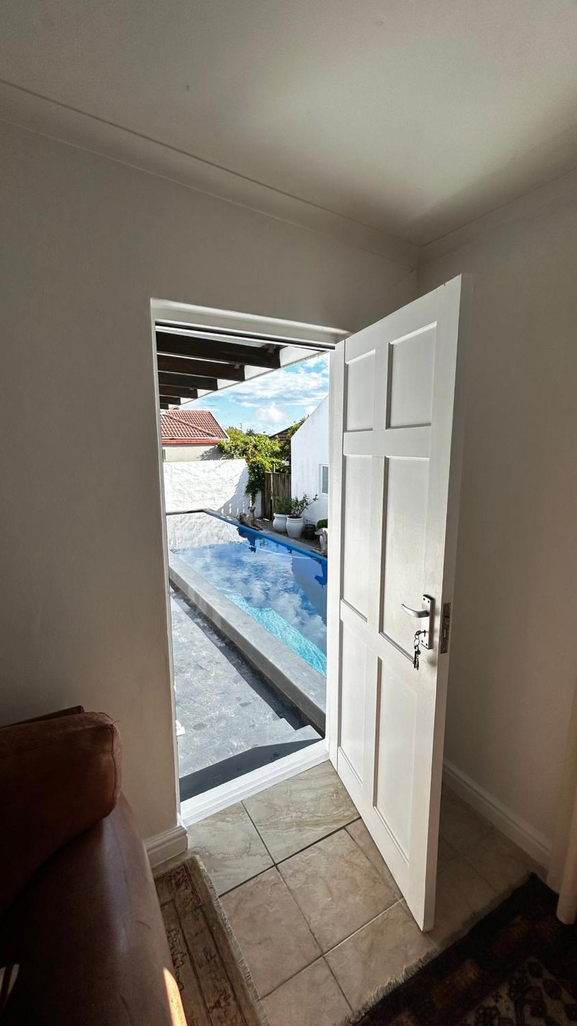 De La Fontaine Guest Cottage And Pool View Luxury Suite Плетенбърг Бей Екстериор снимка